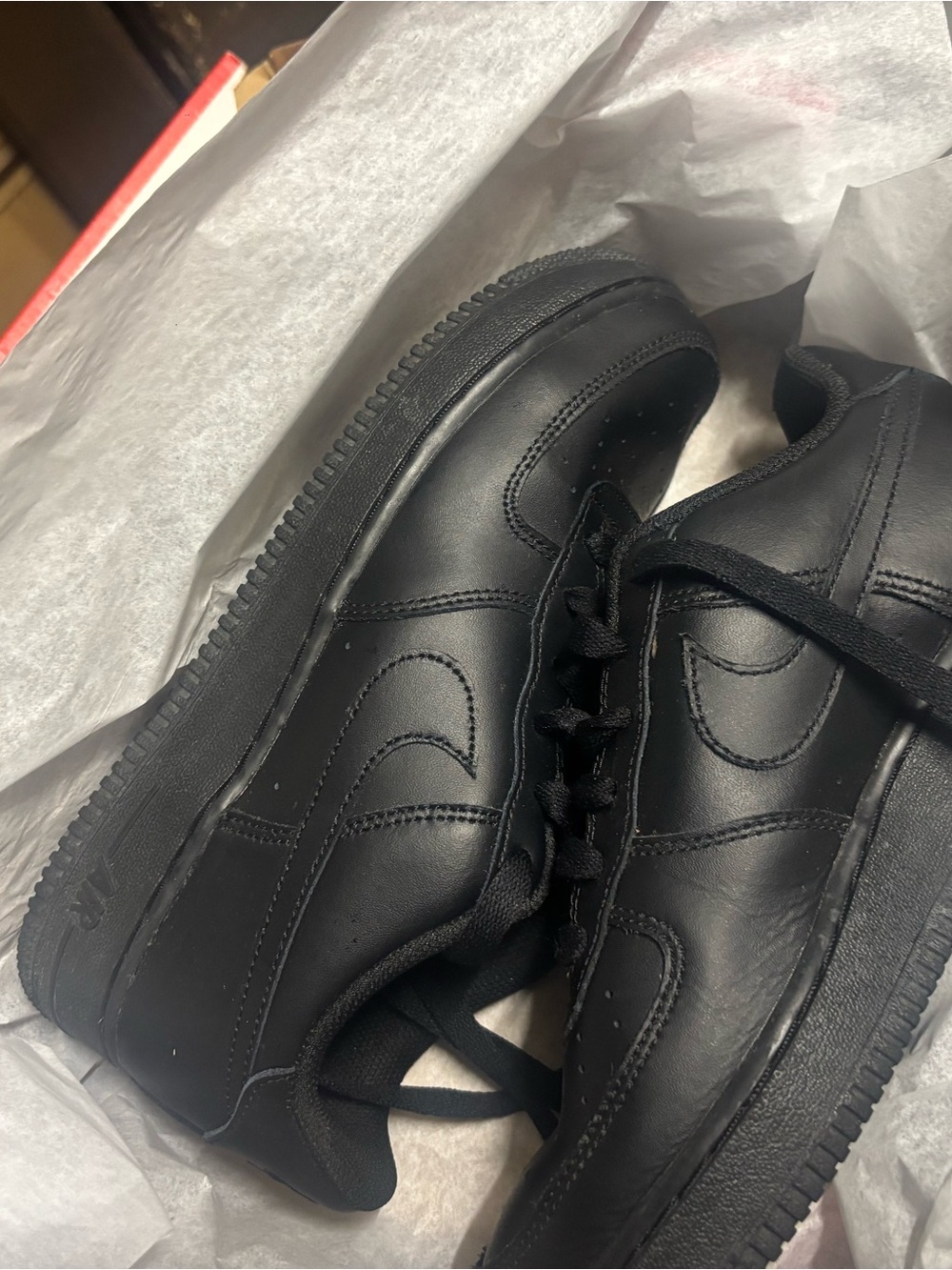 Nike Men’s Black Low-Top Sneakers